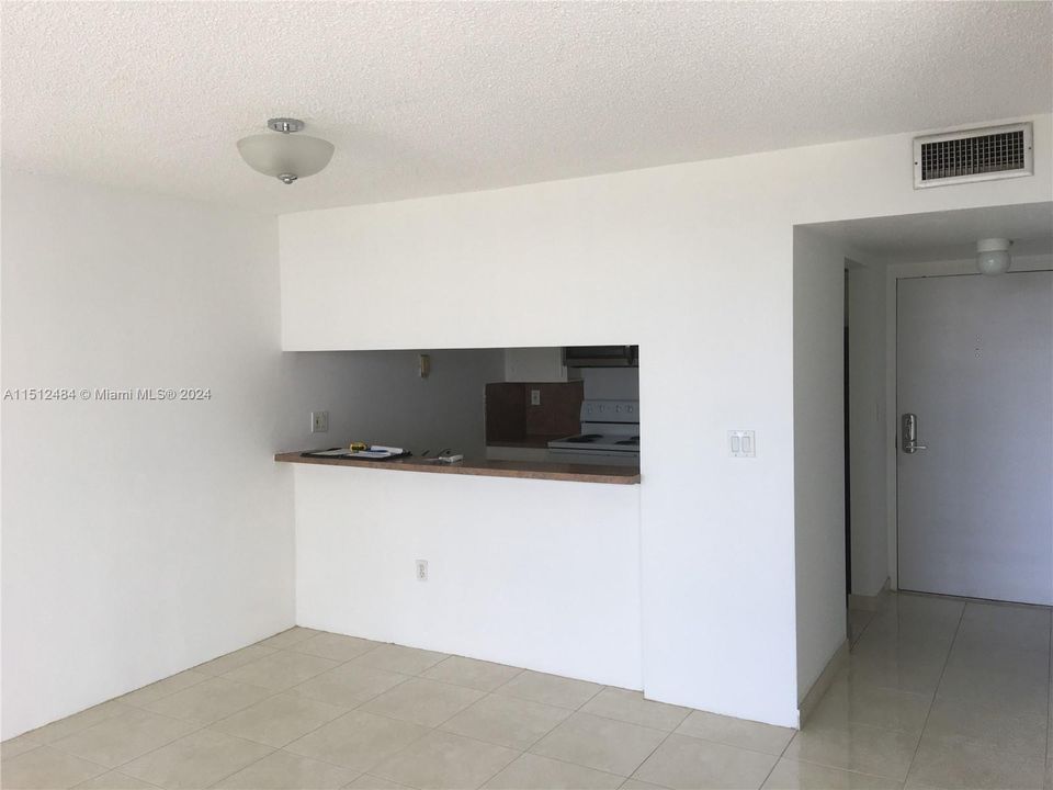 For Sale: $459,000 (1 beds, 2 baths, 990 Square Feet)