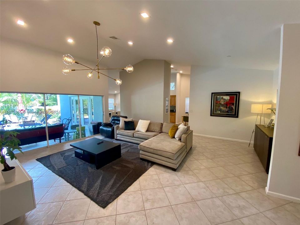 Recently Rented: $5,900 (4 beds, 2 baths, 2444 Square Feet)