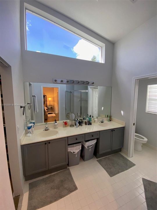 Recently Rented: $5,900 (4 beds, 2 baths, 2444 Square Feet)