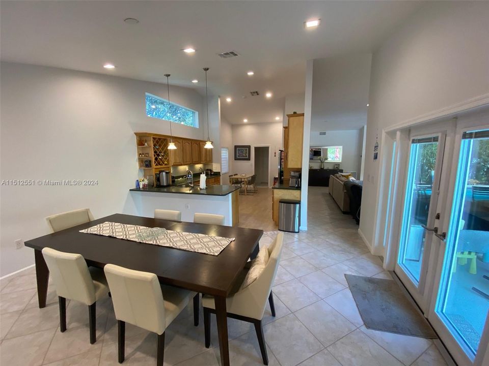 Recently Rented: $5,900 (4 beds, 2 baths, 2444 Square Feet)