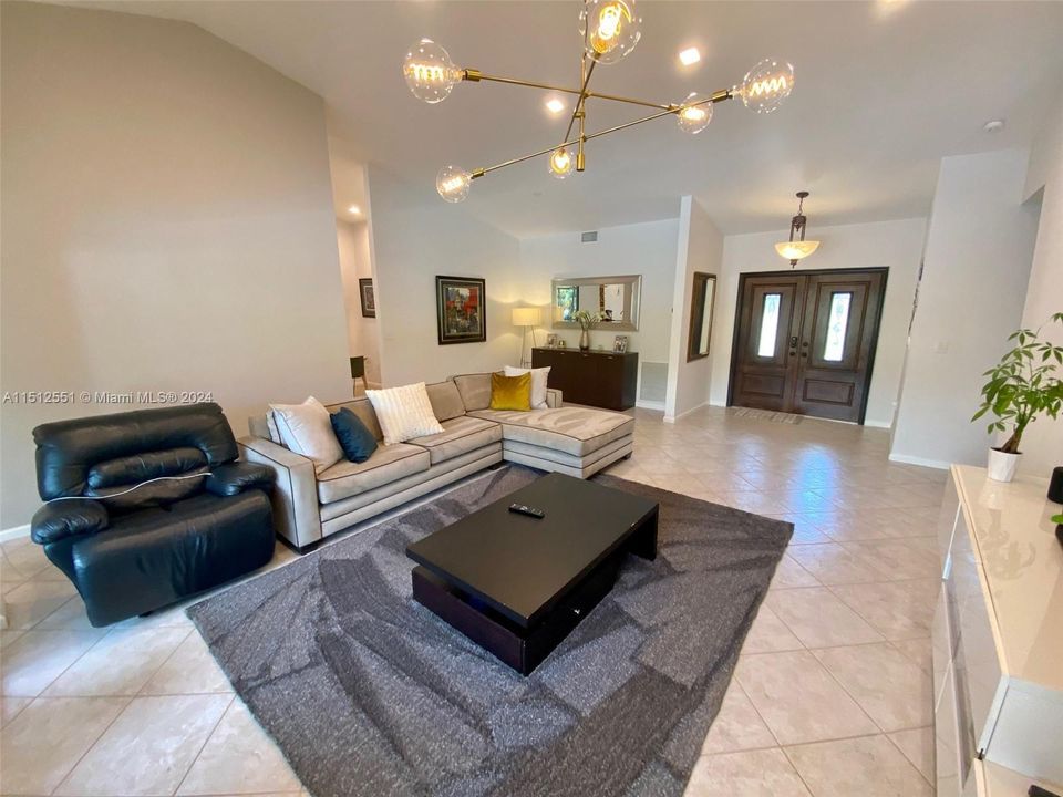 Recently Rented: $5,900 (4 beds, 2 baths, 2444 Square Feet)