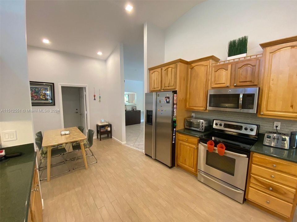 Recently Rented: $5,900 (4 beds, 2 baths, 2444 Square Feet)