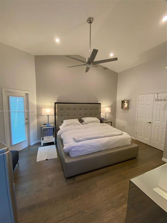 Recently Rented: $5,900 (4 beds, 2 baths, 2444 Square Feet)