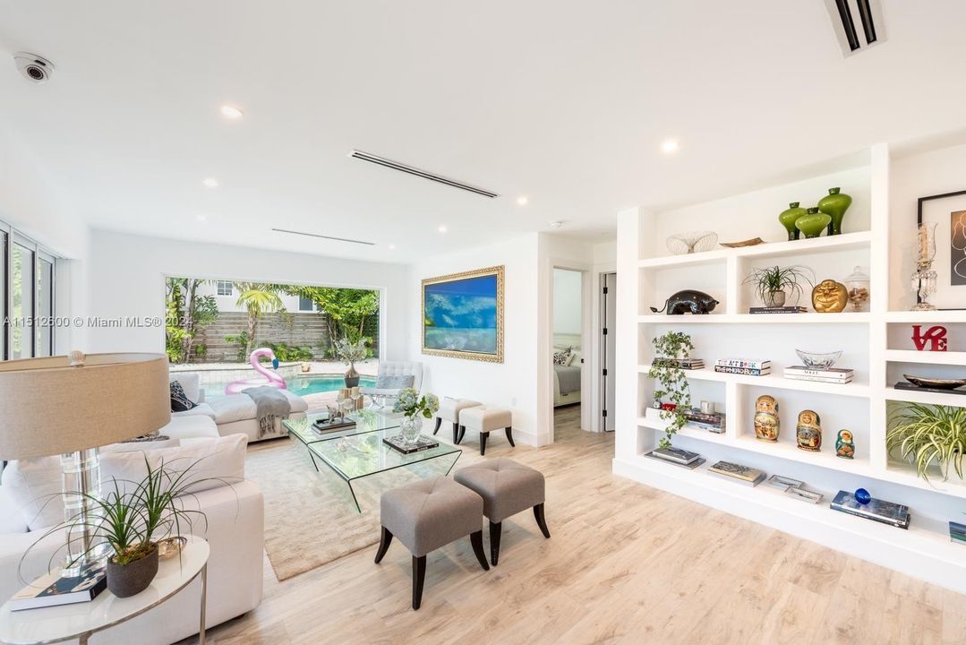 For Sale: $3,835,000 (4 beds, 4 baths, 2699 Square Feet)