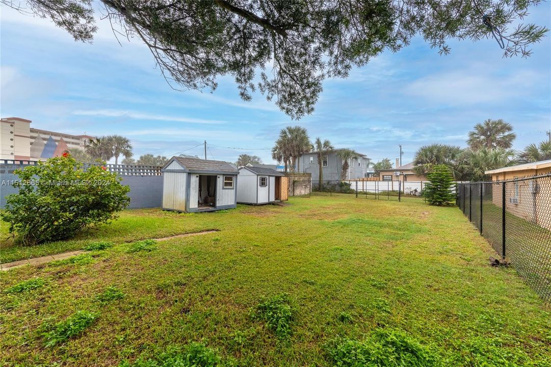 Active With Contract: $349,999 (3 beds, 2 baths, 1476 Square Feet)