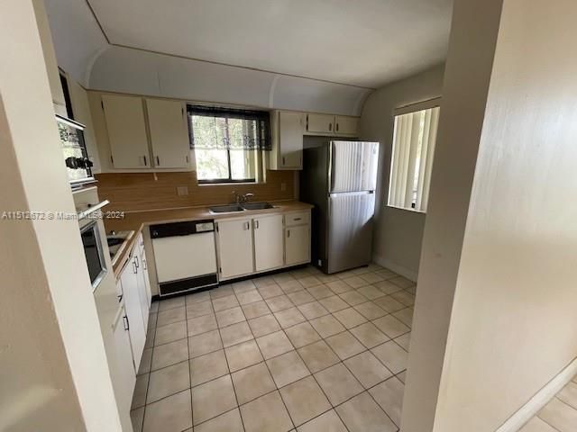 For Sale: $301,500 (2 beds, 2 baths, 1220 Square Feet)