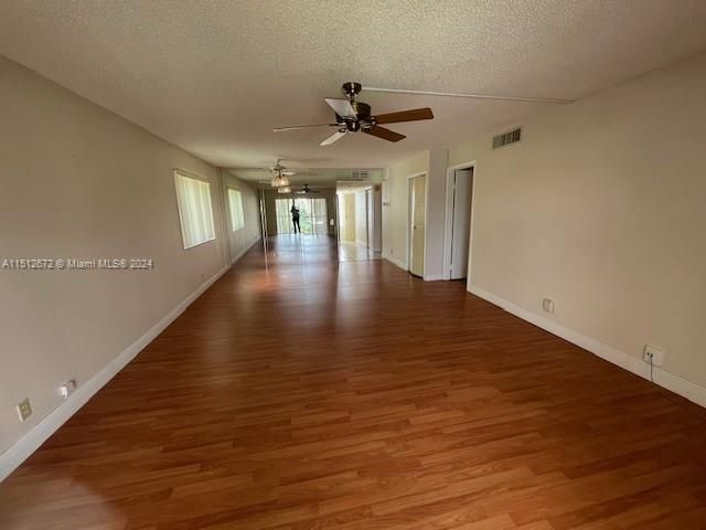For Sale: $301,500 (2 beds, 2 baths, 1220 Square Feet)