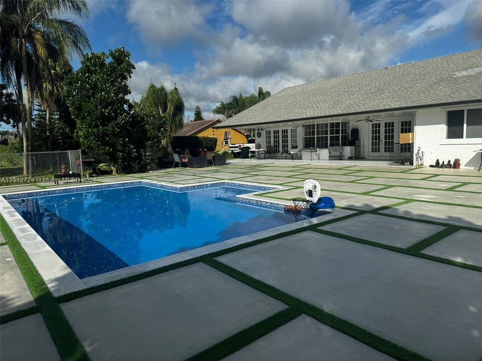 Recently Rented: $4,800 (3 beds, 2 baths, 2504 Square Feet)