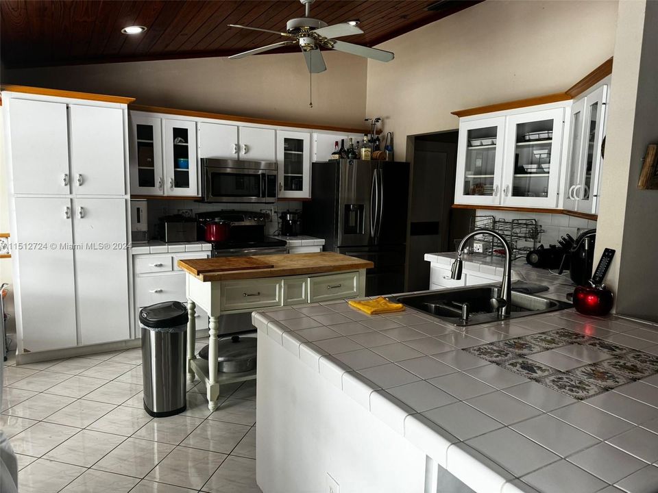 Recently Rented: $4,800 (3 beds, 2 baths, 2504 Square Feet)