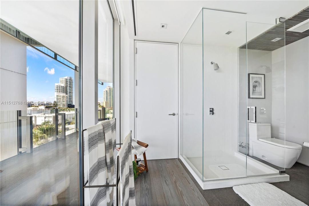 Active With Contract: $4,600,000 (2 beds, 2 baths, 1938 Square Feet)