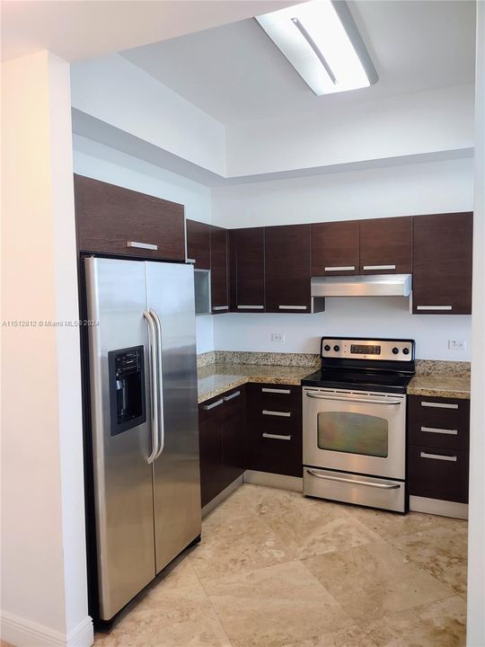 For Sale: $399,000 (1 beds, 1 baths, 693 Square Feet)