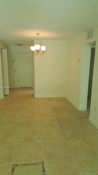 Recently Sold: $200,000 (1 beds, 1 baths, 673 Square Feet)