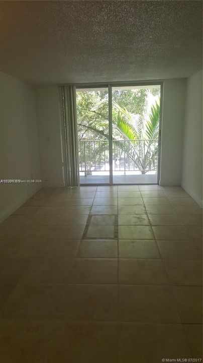 Recently Sold: $200,000 (1 beds, 1 baths, 673 Square Feet)