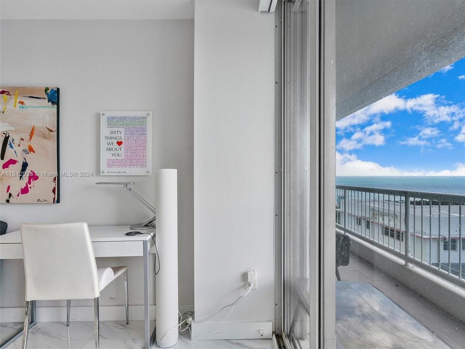 For Sale: $635,000 (1 beds, 1 baths, 962 Square Feet)