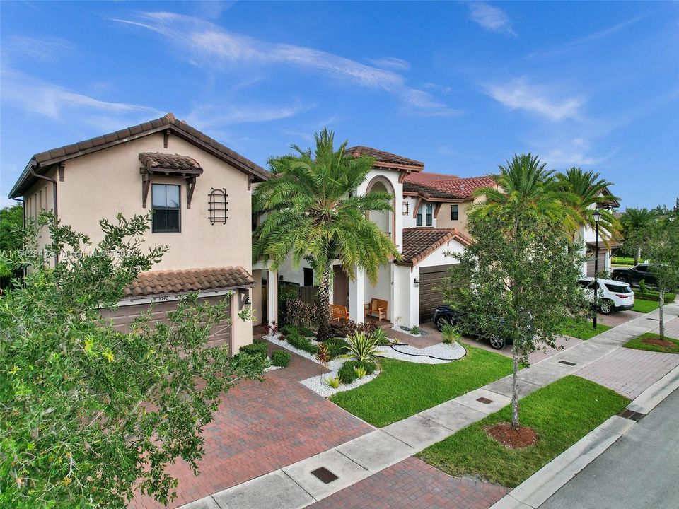 最近租的: $7,000 (4 贝兹, 3 浴室, 2650 平方英尺)