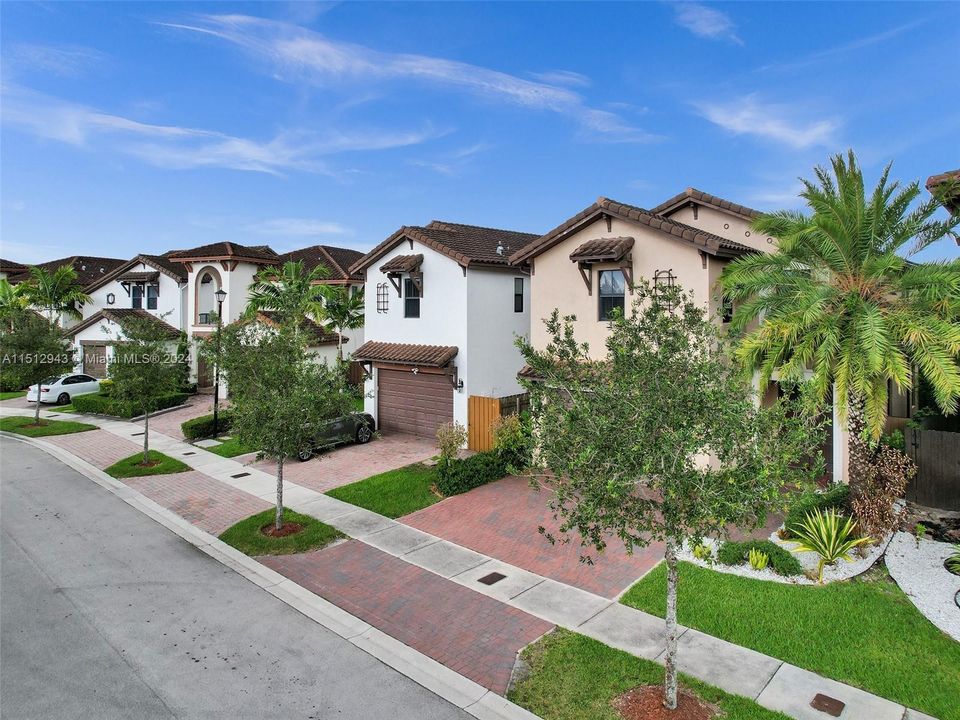 最近租的: $7,000 (4 贝兹, 3 浴室, 2650 平方英尺)