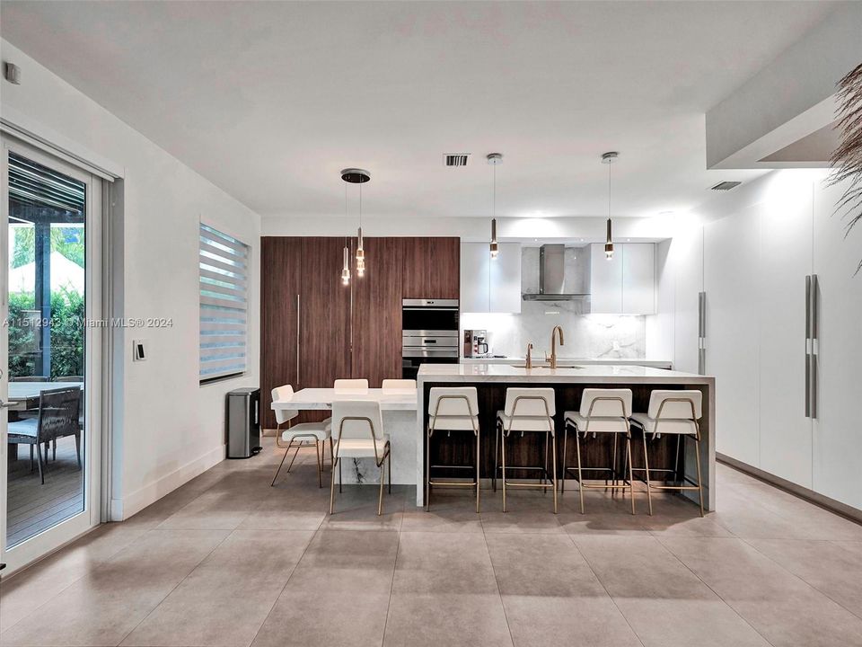 最近租的: $7,000 (4 贝兹, 3 浴室, 2650 平方英尺)