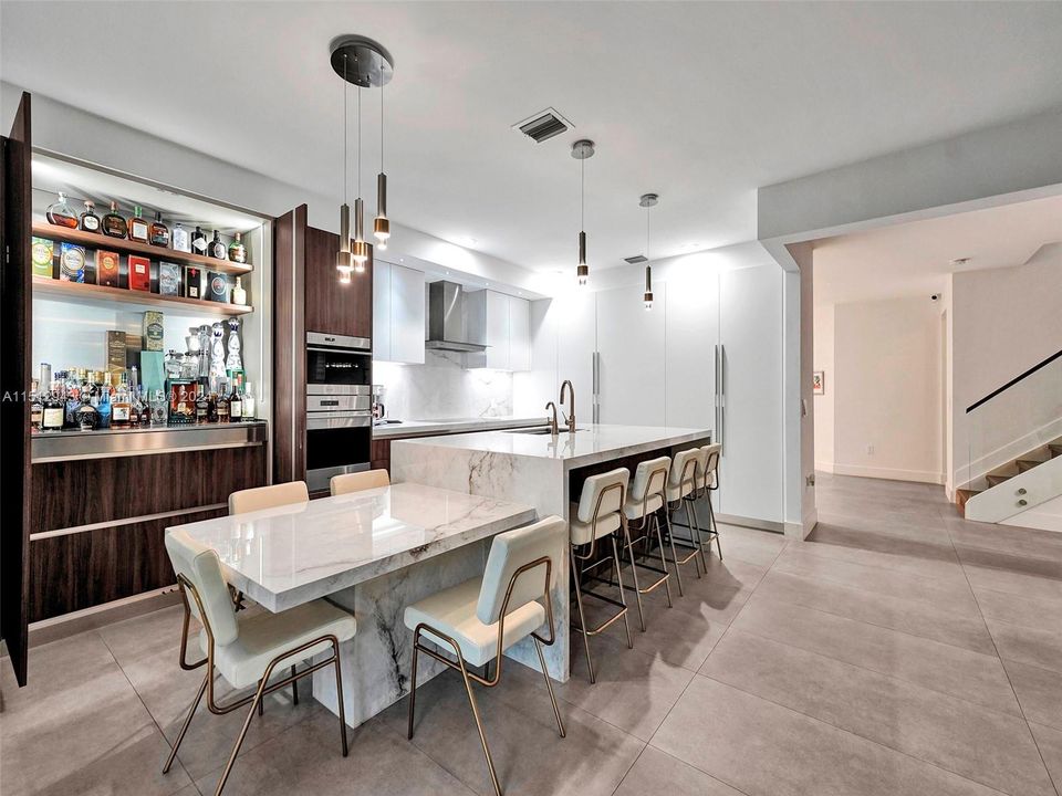 最近租的: $7,000 (4 贝兹, 3 浴室, 2650 平方英尺)