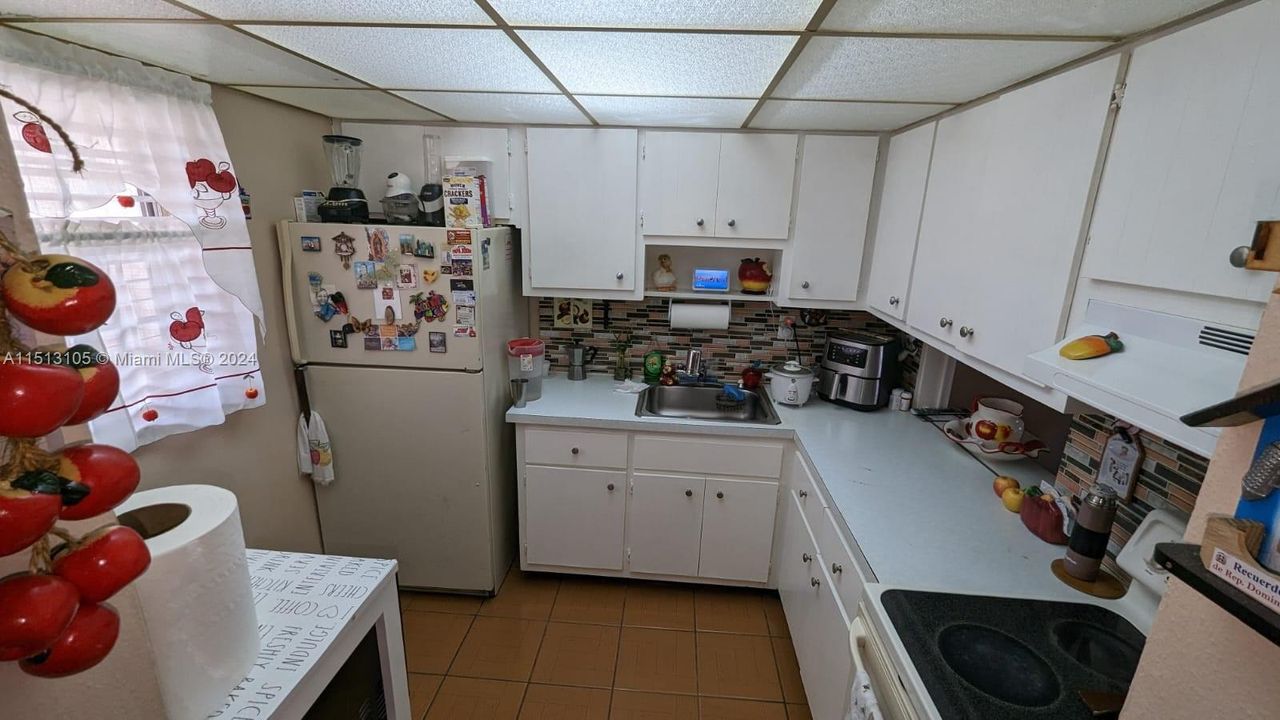 For Sale: $220,000 (1 beds, 1 baths, 644 Square Feet)