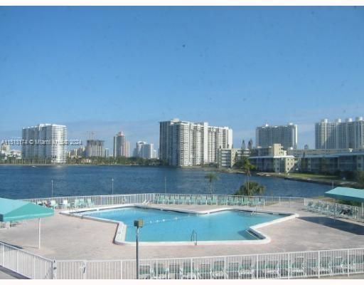 Active With Contract: $159,900 (1 beds, 1 baths, 768 Square Feet)