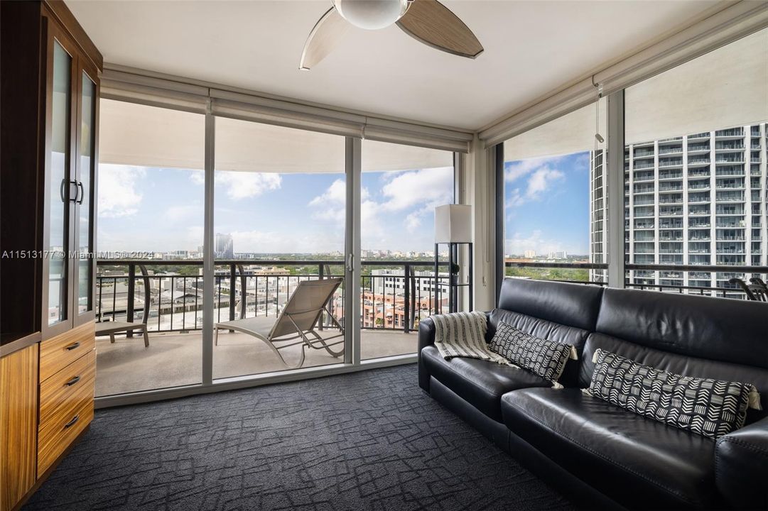 Active With Contract: $1,075,000 (2 beds, 2 baths, 1142 Square Feet)