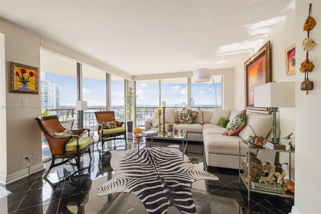 Active With Contract: $1,075,000 (2 beds, 2 baths, 1142 Square Feet)