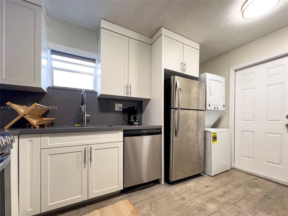 For Rent: $3,700 (3 beds, 2 baths, 1183 Square Feet)