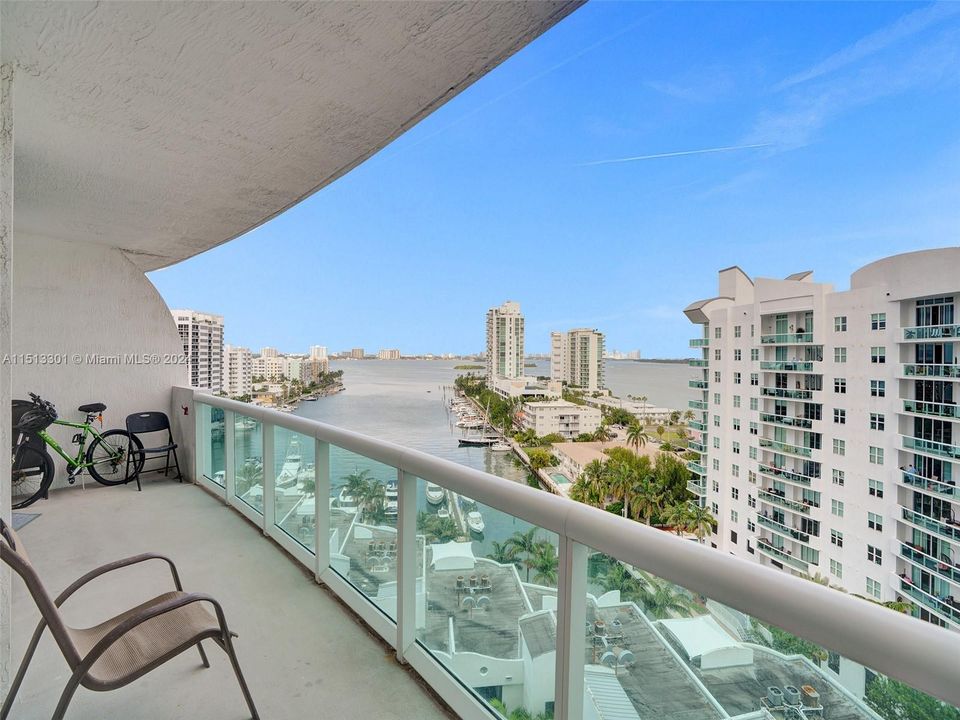 Недавно продано: $580,000 (2 спален, 2 ванн, 1251 Квадратных фут)