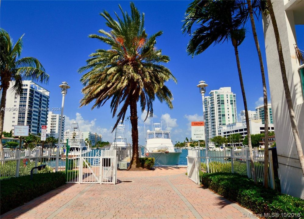 Недавно продано: $580,000 (2 спален, 2 ванн, 1251 Квадратных фут)