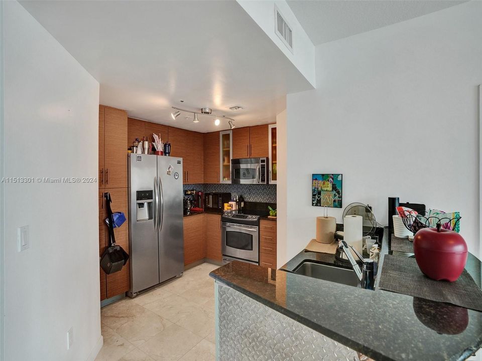 Недавно продано: $580,000 (2 спален, 2 ванн, 1251 Квадратных фут)