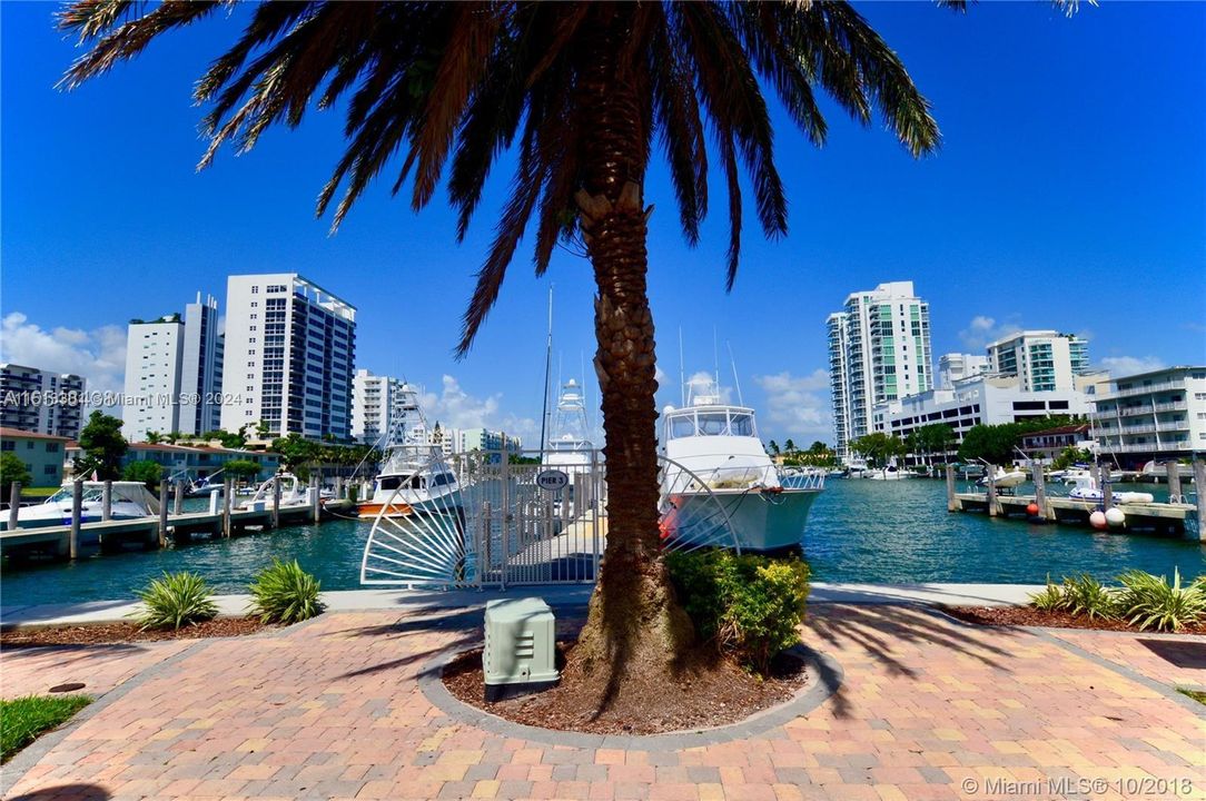 Недавно продано: $580,000 (2 спален, 2 ванн, 1251 Квадратных фут)