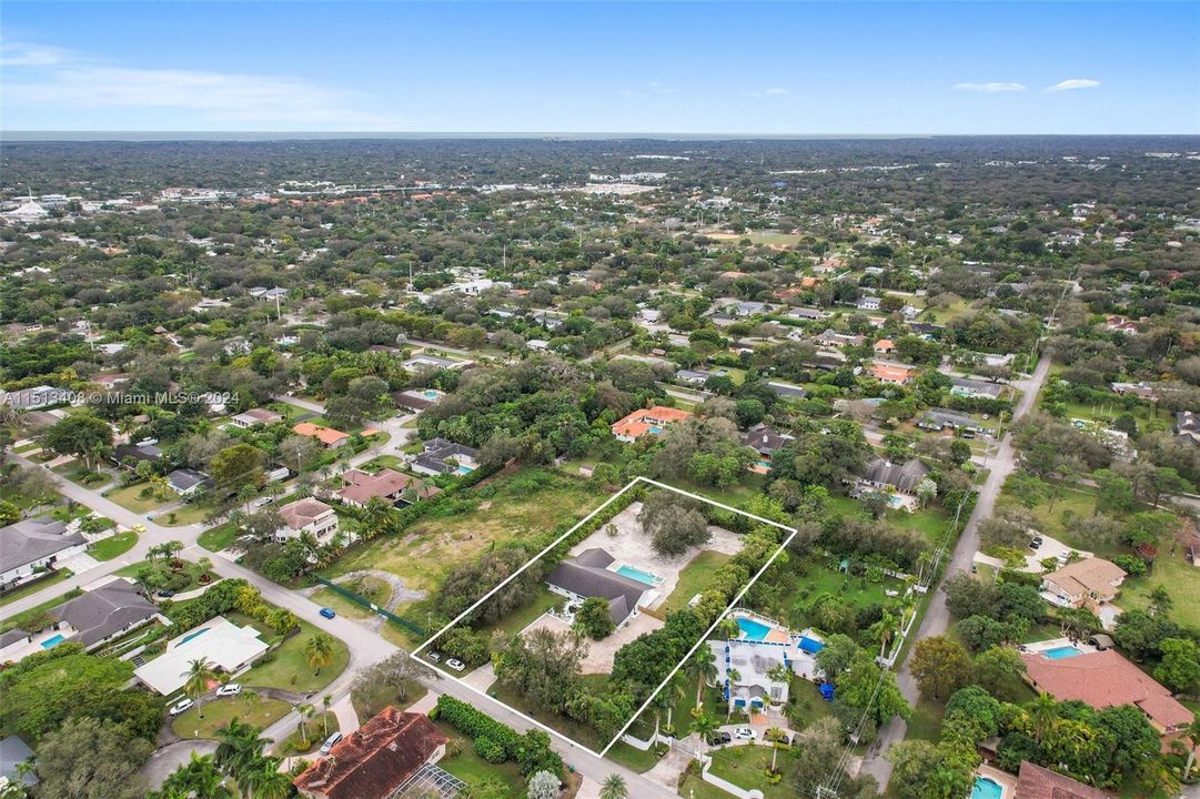 Active With Contract: $2,250,000 (3 beds, 3 baths, 3548 Square Feet)