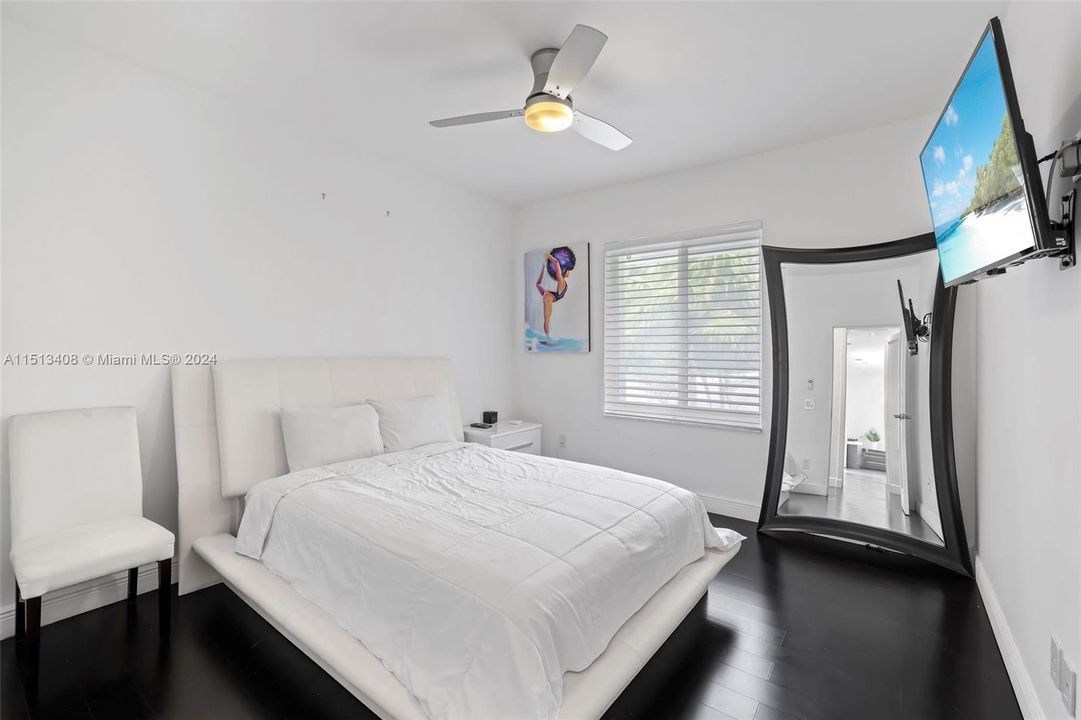 Active With Contract: $2,250,000 (3 beds, 3 baths, 3548 Square Feet)