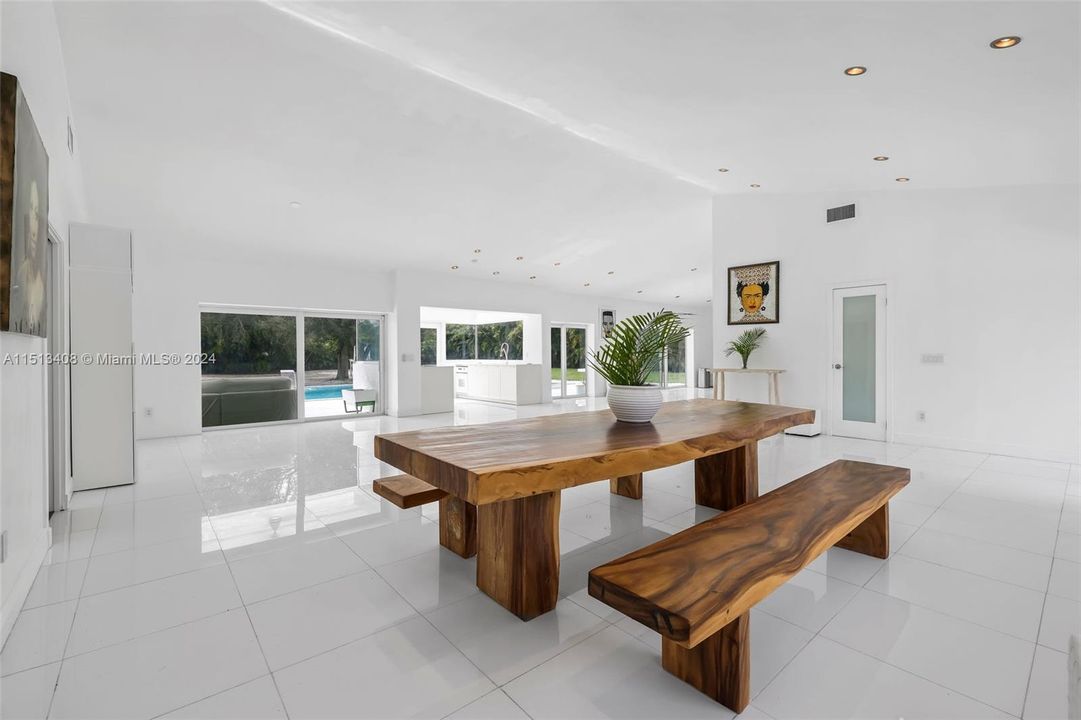 Active With Contract: $2,250,000 (3 beds, 3 baths, 3548 Square Feet)