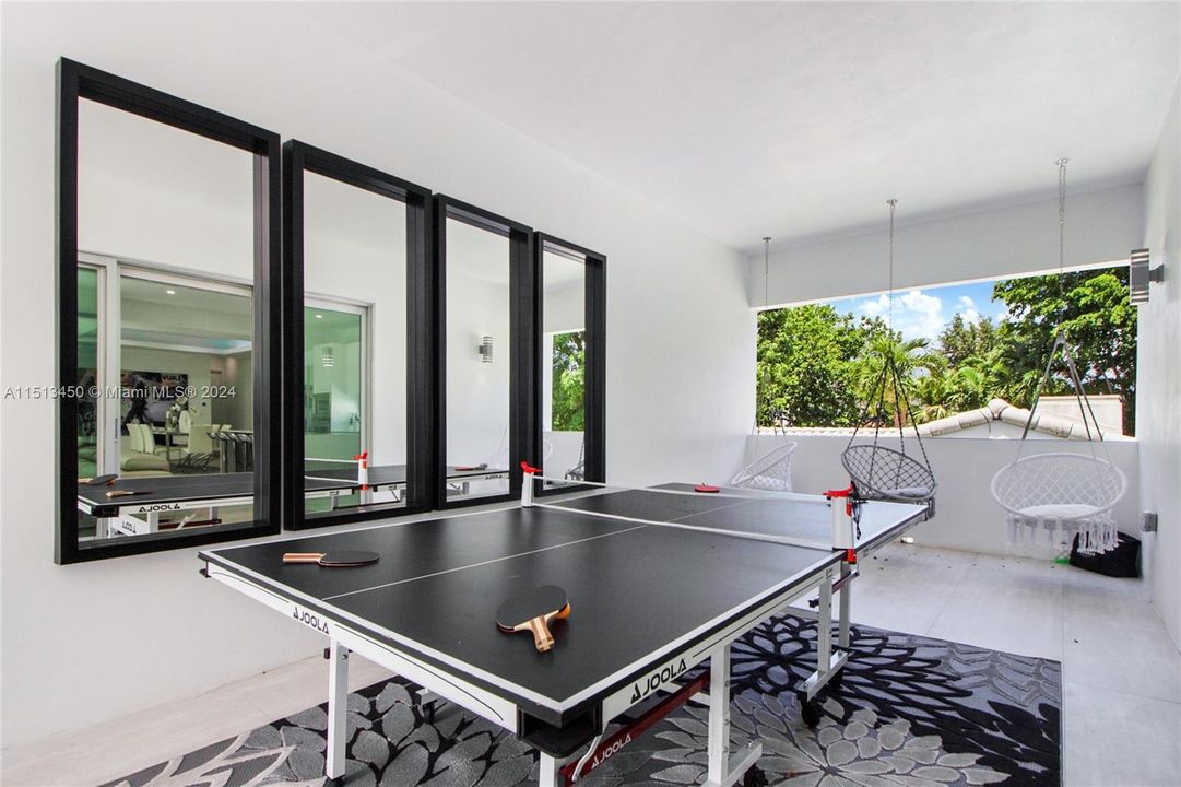 Active With Contract: $2,850,000 (4 beds, 4 baths, 2827 Square Feet)