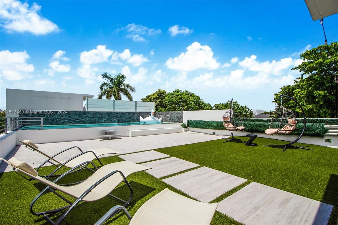 Active With Contract: $2,850,000 (4 beds, 4 baths, 2827 Square Feet)