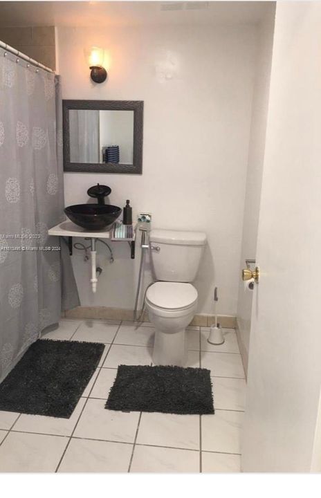 Active With Contract: $220,000 (0 beds, 1 baths, 420 Square Feet)