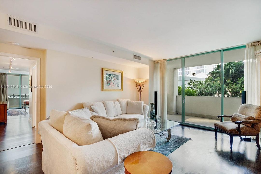 For Sale: $1,100,000 (2 beds, 2 baths, 1540 Square Feet)