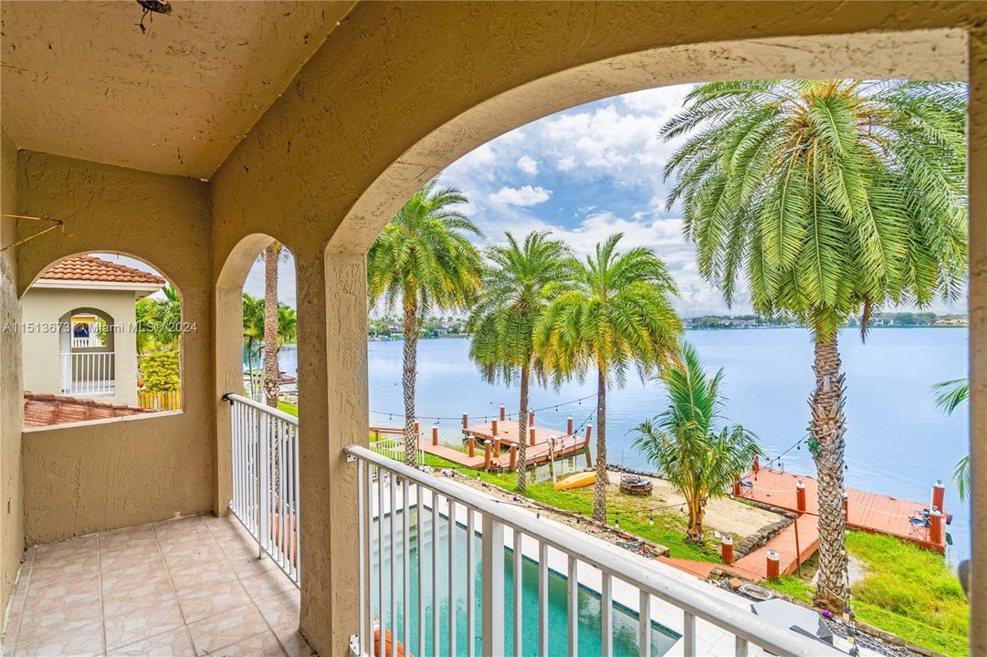 Recently Sold: $1,100,000 (3 beds, 3 baths, 2698 Square Feet)