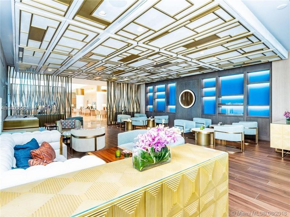 Recently Rented: $10,000 (2 beds, 2 baths, 1255 Square Feet)