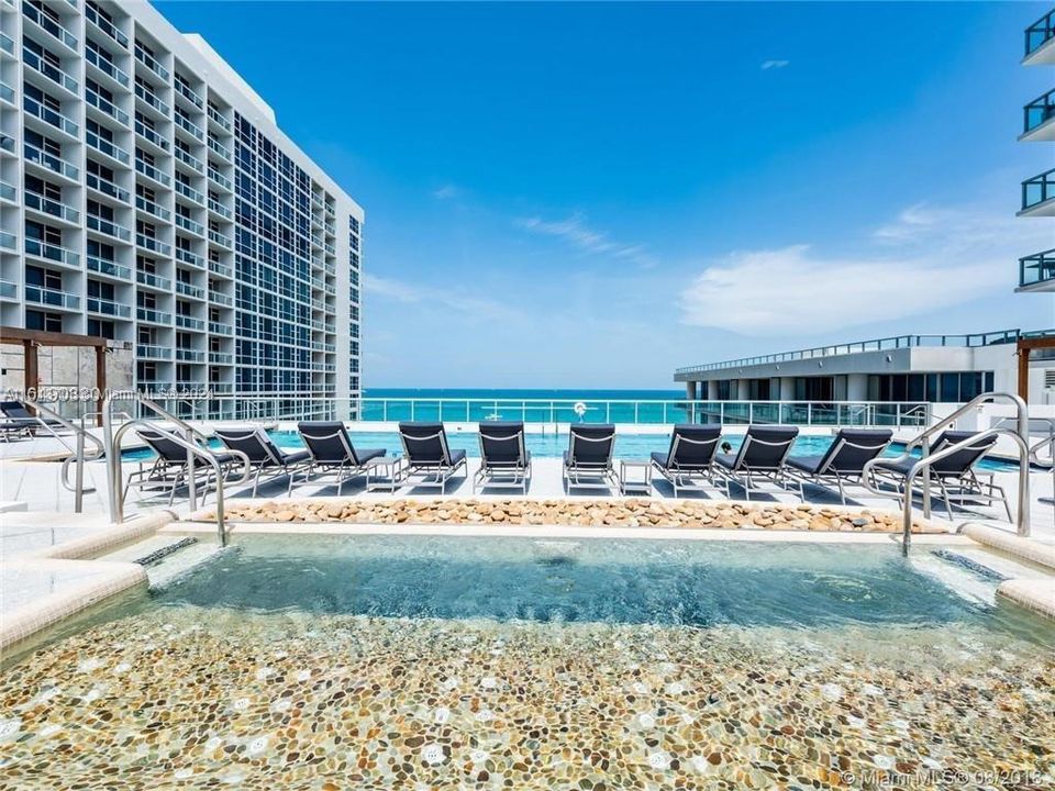 Recently Rented: $10,000 (2 beds, 2 baths, 1255 Square Feet)