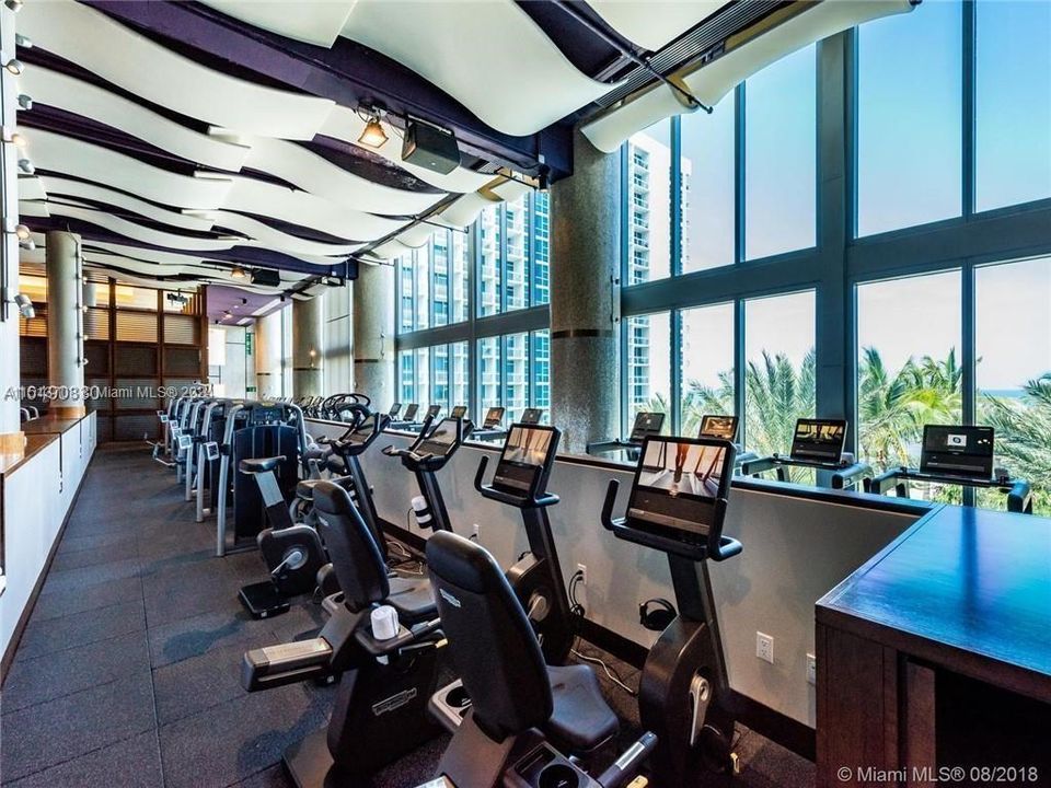 Recently Rented: $10,000 (2 beds, 2 baths, 1255 Square Feet)