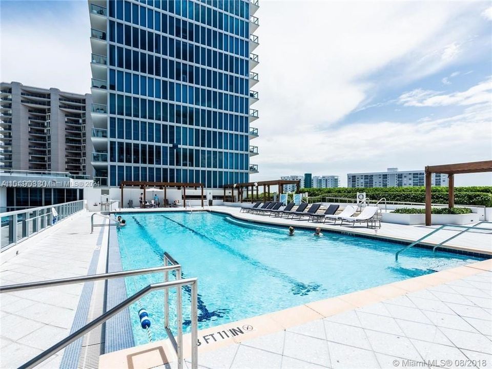 Recently Rented: $10,000 (2 beds, 2 baths, 1255 Square Feet)