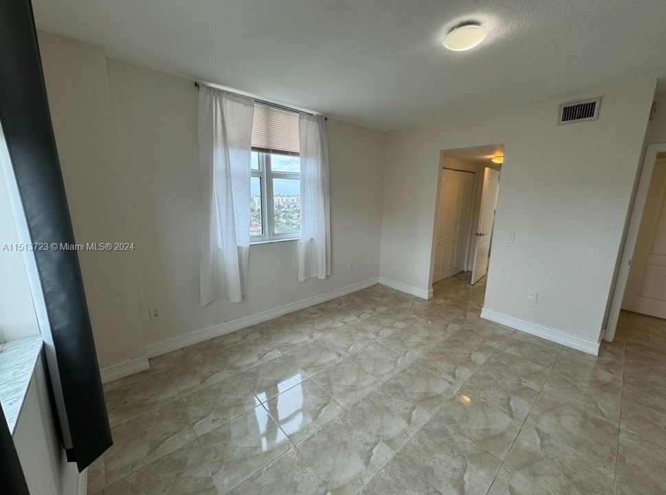 Recently Rented: $2,650 (2 beds, 2 baths, 942 Square Feet)