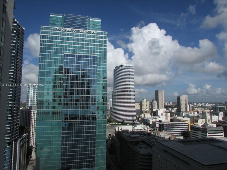 For Sale: $395,000 (1 beds, 1 baths, 539 Square Feet)