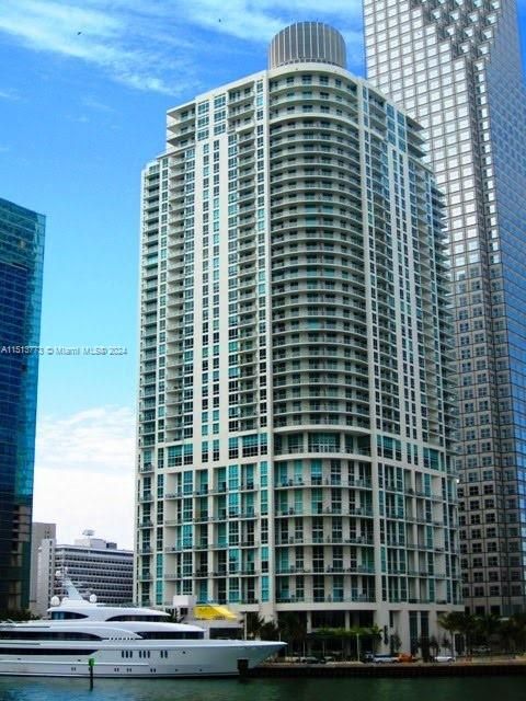 For Sale: $395,000 (1 beds, 1 baths, 539 Square Feet)