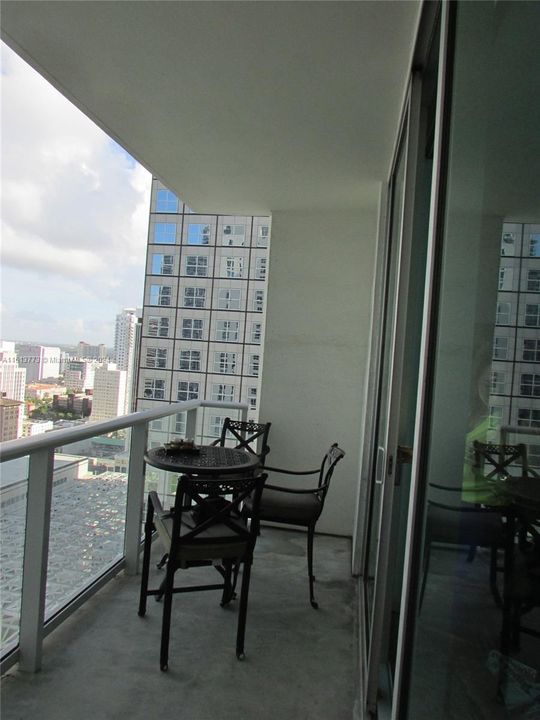 For Sale: $395,000 (1 beds, 1 baths, 539 Square Feet)
