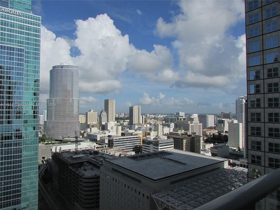 For Sale: $395,000 (1 beds, 1 baths, 539 Square Feet)