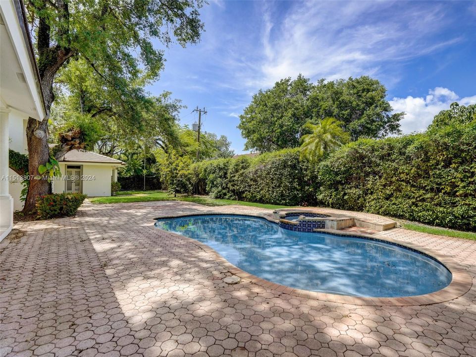 Recently Sold: $2,295,000 (4 beds, 4 baths, 3611 Square Feet)