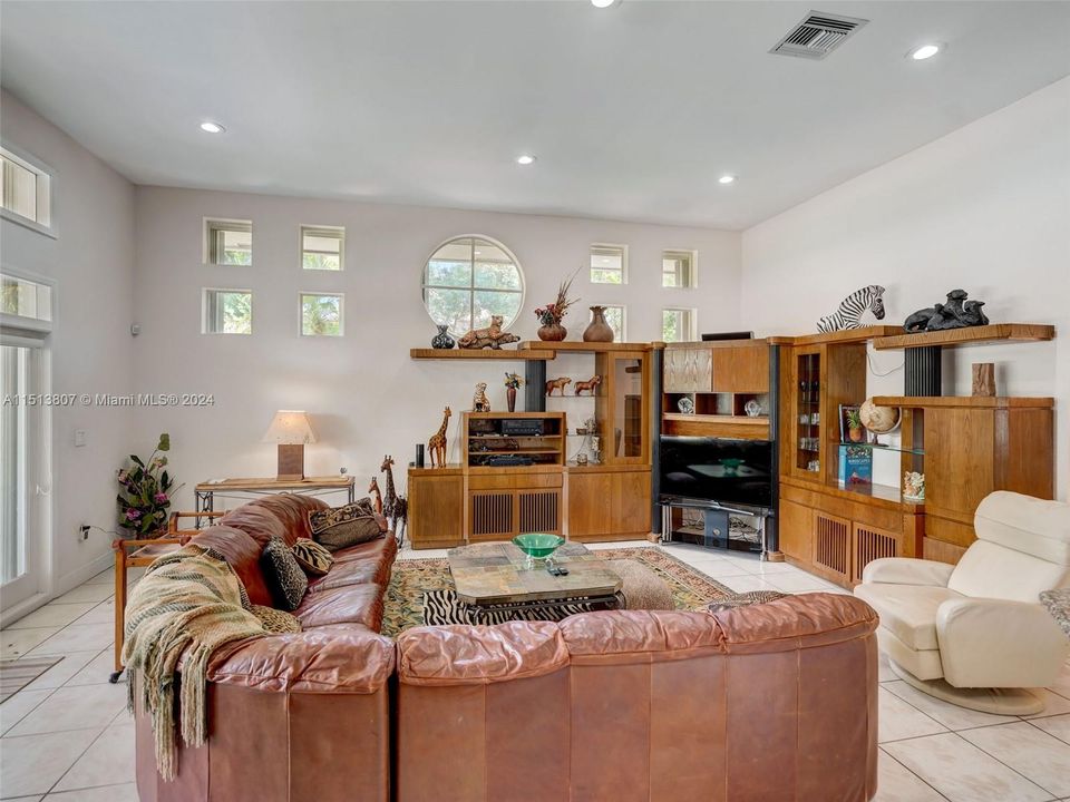 Recently Sold: $2,295,000 (4 beds, 4 baths, 3611 Square Feet)